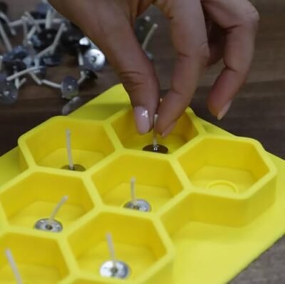 LYSON Teelicht Tealight Hexagon Kerzengießform mit Docht Mit Fuß im Set Form Sechsecke Set Teelichter Bienenwachs, Soja-Wachs, Seifenbasis, kreativer Beton Kerzenherstellung - Image 10